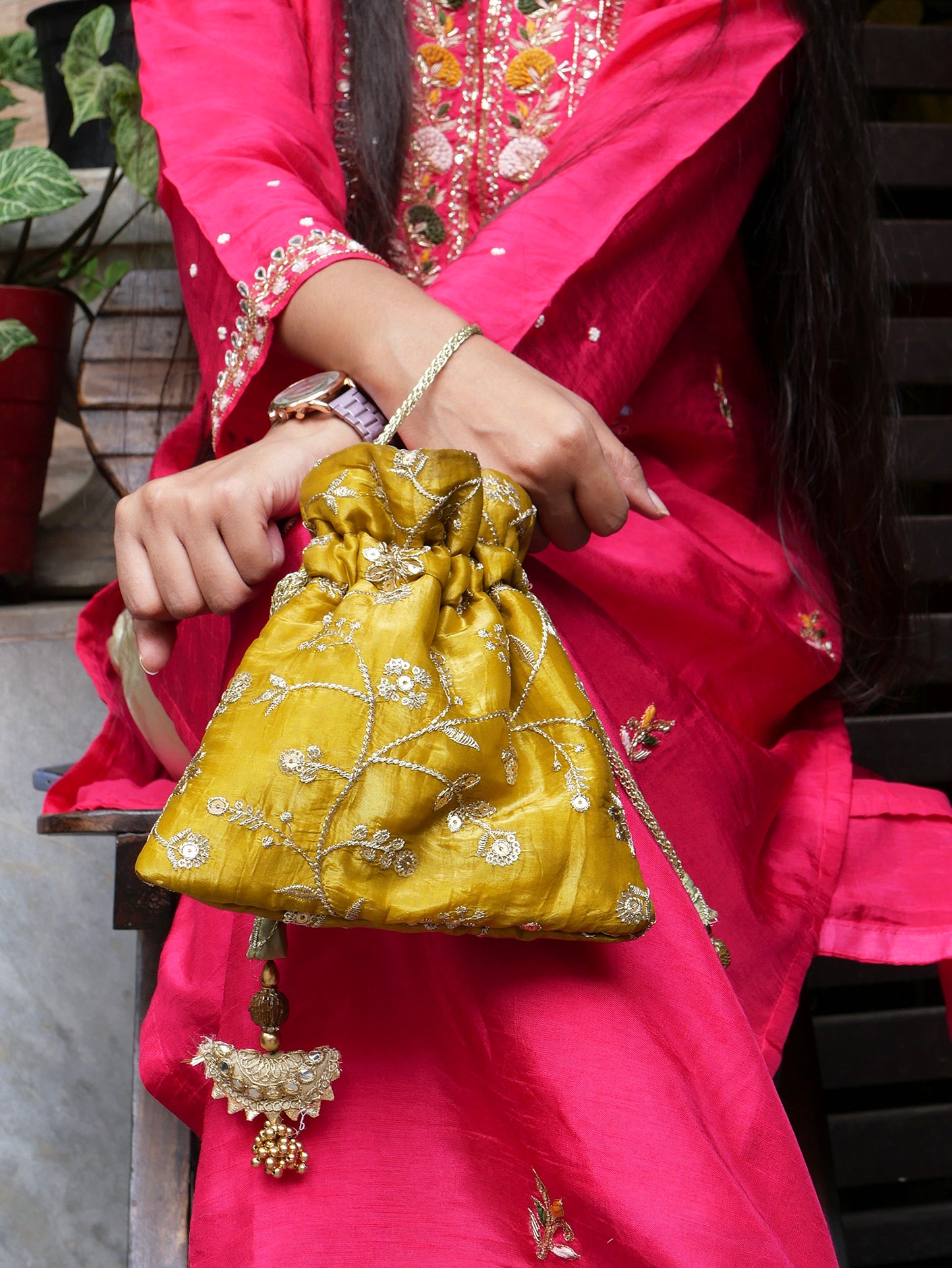 Tiara Potli